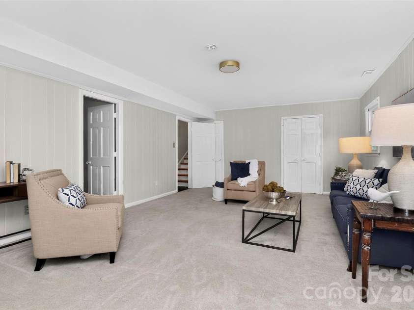 6725 Windyrush Road, Charlotte, NC 28226.  MLS# CAR4395137, YatesRealty ID 35145. 