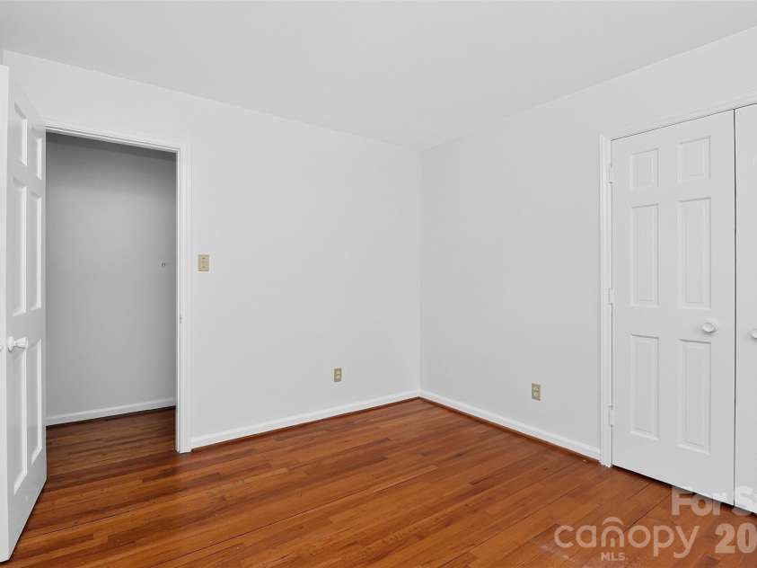 6725 Windyrush Road, Charlotte, NC 28226.  MLS# CAR4395137, YatesRealty ID 35145. 
