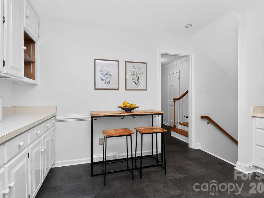 6725 Windyrush Road, Charlotte, NC 28226.  MLS# CAR4395137, YatesRealty ID 35145. 