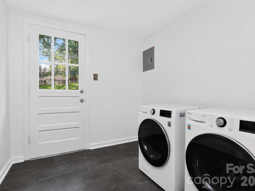 6725 Windyrush Road, Charlotte, NC 28226.  MLS# CAR4395137, YatesRealty ID 35145. 