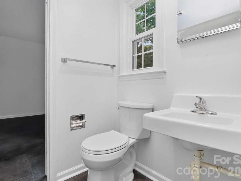 6725 Windyrush Road, Charlotte, NC 28226.  MLS# CAR4395137, YatesRealty ID 35145. 