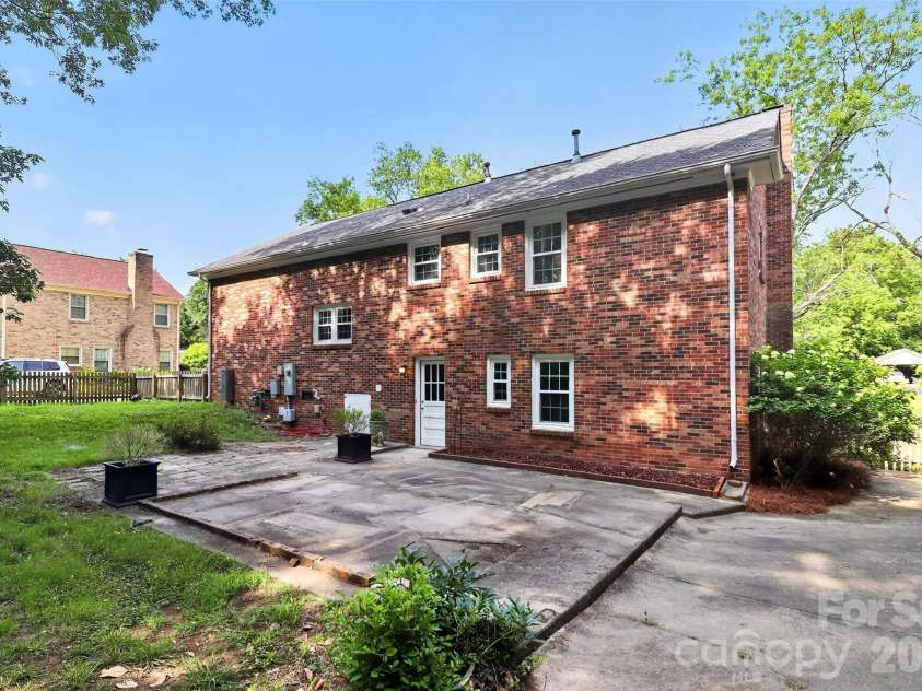 6725 Windyrush Road, Charlotte, NC 28226.  MLS# CAR4395137, YatesRealty ID 35145. 