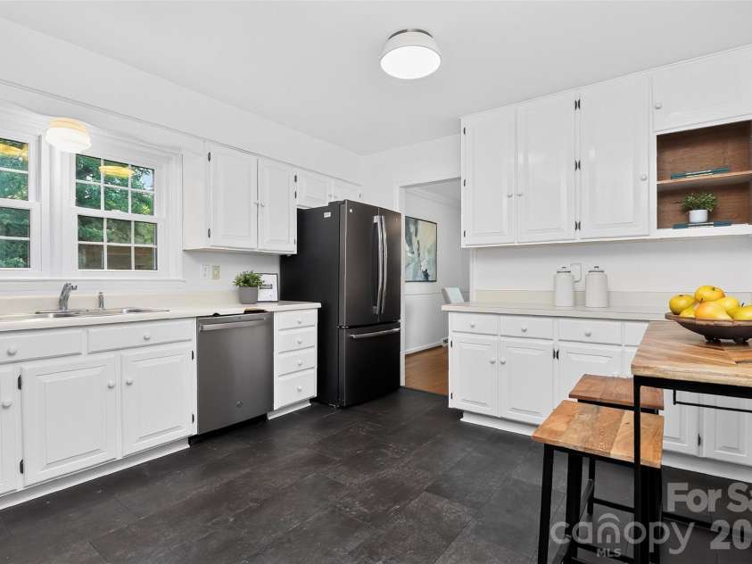 6725 Windyrush Road, Charlotte, NC 28226.  MLS# CAR4395137, YatesRealty ID 35145. 