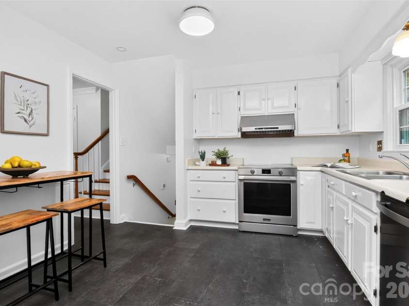6725 Windyrush Road, Charlotte, NC 28226.  MLS# CAR4395137, YatesRealty ID 35145. 