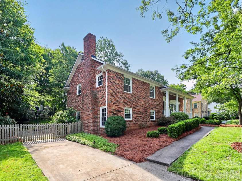 6725 Windyrush Road, Charlotte, NC 28226.  MLS# CAR4395137, YatesRealty ID 35145. 