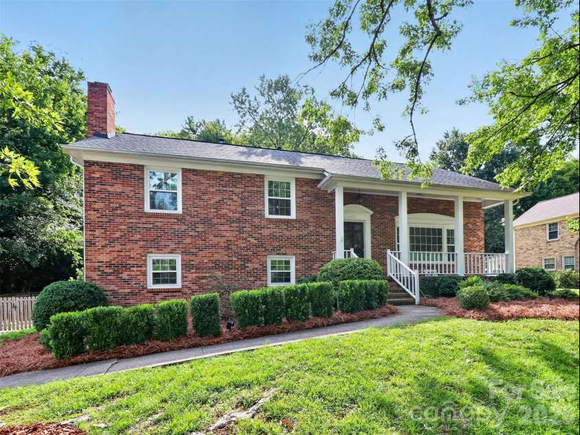 6725 Windyrush Road, Charlotte, NC 28226.  MLS# CAR4395137, YatesRealty ID 35145. 