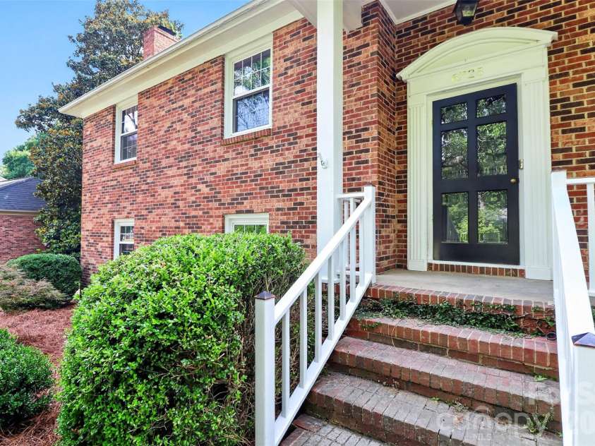 6725 Windyrush Road, Charlotte, NC 28226.  MLS# CAR4395137, YatesRealty ID 35145. 