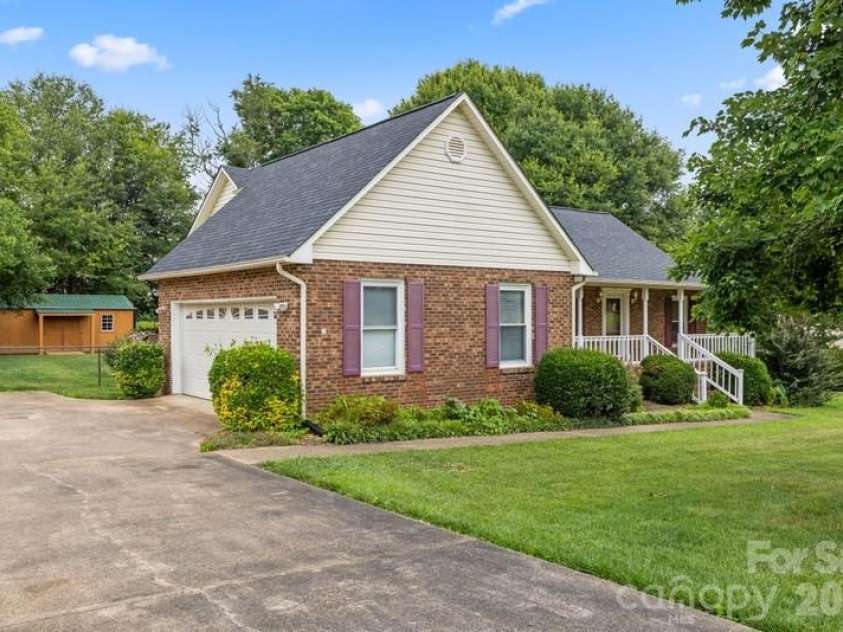 105 Spurgen Drive, Kings Mountain, NC 28086.  MLS# CAR4392001, YatesRealty ID 35146. 
