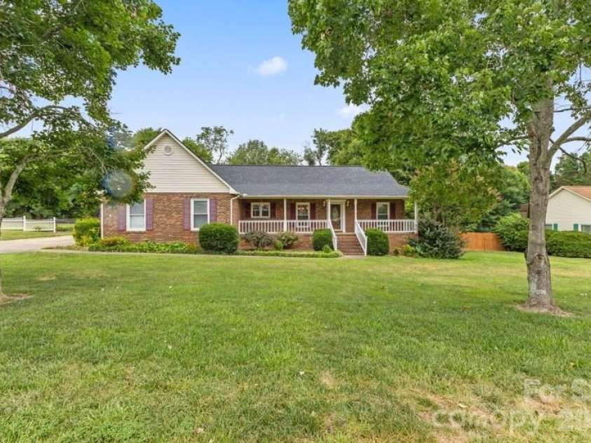 105 Spurgen Drive, Kings Mountain, NC 28086.  MLS# CAR4392001, YatesRealty ID 35146. 