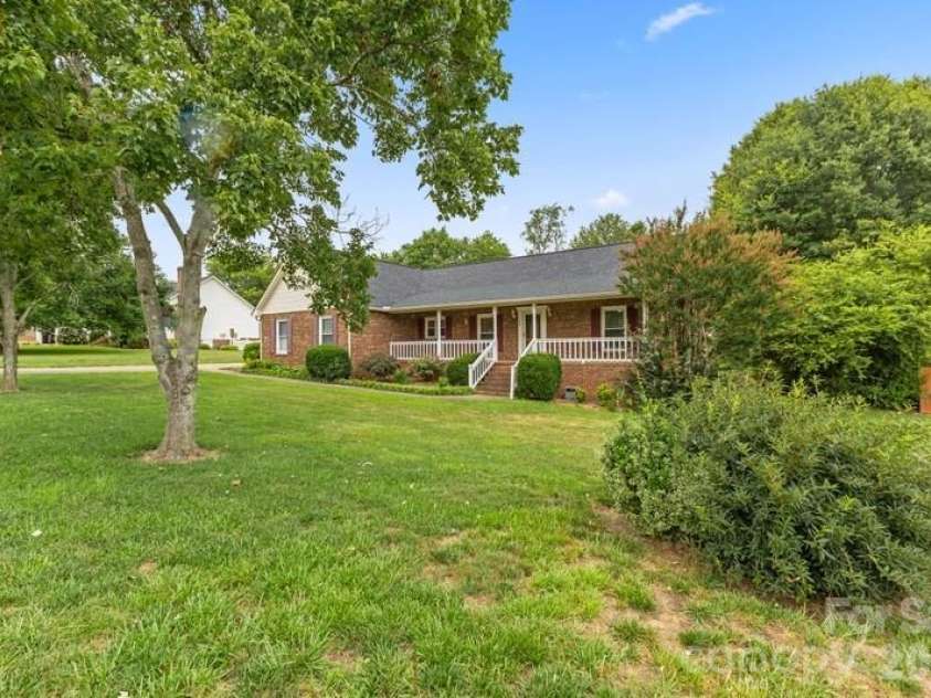 105 Spurgen Drive, Kings Mountain, NC 28086.  MLS# CAR4392001, YatesRealty ID 35146. 