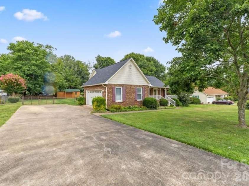 105 Spurgen Drive, Kings Mountain, NC 28086.  MLS# CAR4392001, YatesRealty ID 35146. 