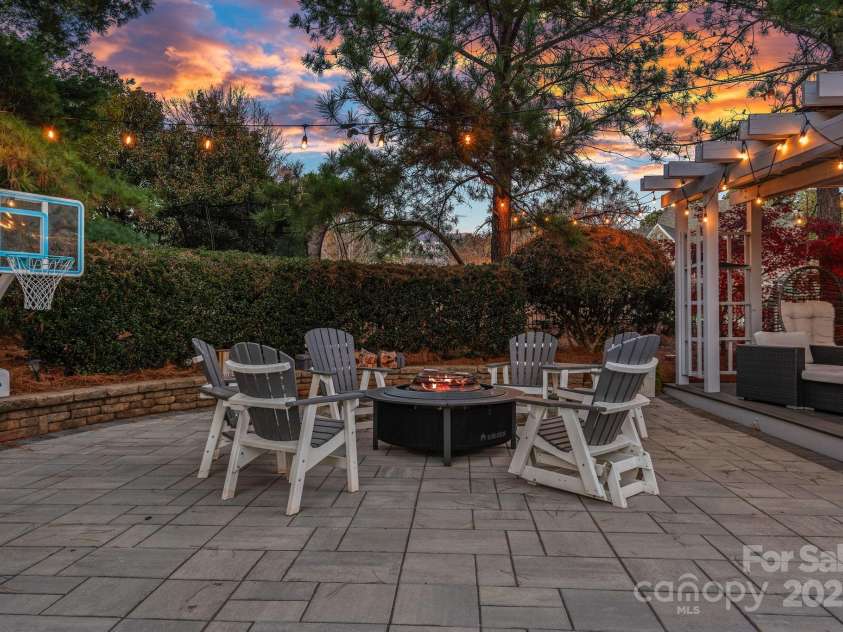18823 Peninsula Cove Lane, Cornelius, NC 28031.  MLS# CAR4255318, YatesRealty ID 35147. 