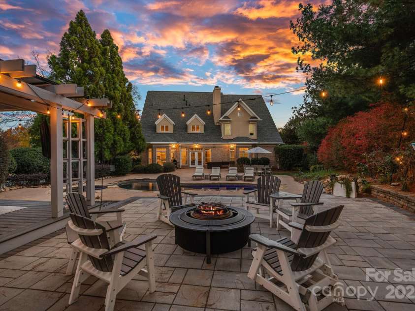 18823 Peninsula Cove Lane, Cornelius, NC 28031.  MLS# CAR4255318, YatesRealty ID 35147. 