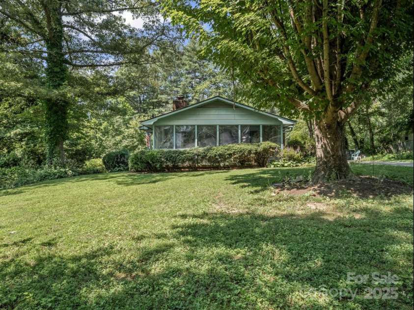 1 Whitehall Lane, Hendersonville, NC 28739.  MLS# CAR4274945, YatesRealty ID 35149. 