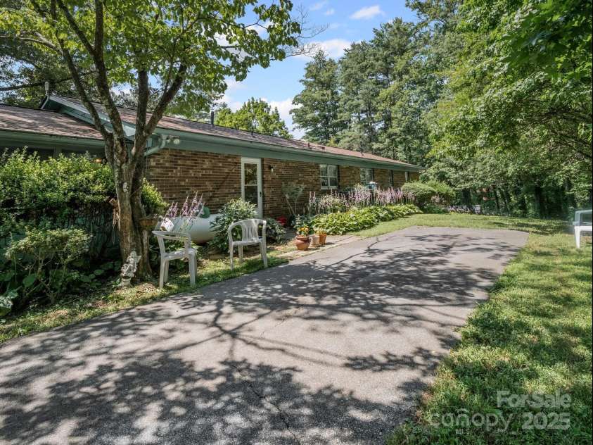 1 Whitehall Lane, Hendersonville, NC 28739.  MLS# CAR4274945, YatesRealty ID 35149. 