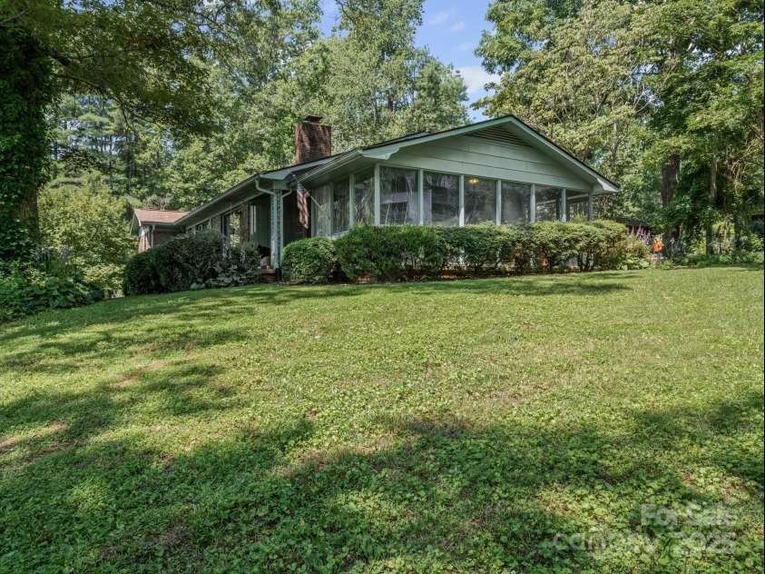 1 Whitehall Lane, Hendersonville, NC 28739.  MLS# CAR4274945, YatesRealty ID 35149. 