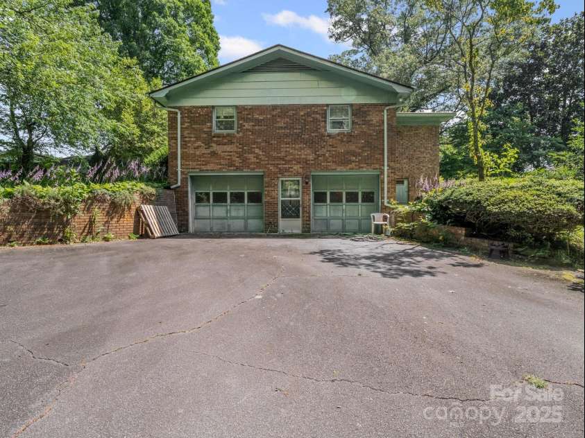 1 Whitehall Lane, Hendersonville, NC 28739.  MLS# CAR4274945, YatesRealty ID 35149. 