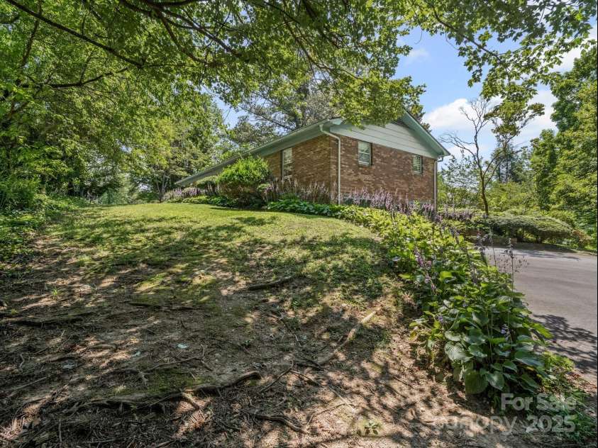 1 Whitehall Lane, Hendersonville, NC 28739.  MLS# CAR4274945, YatesRealty ID 35149. 