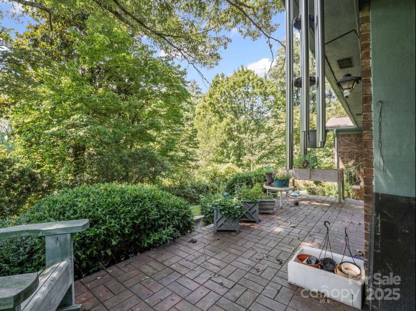 1 Whitehall Lane, Hendersonville, NC 28739.  MLS# CAR4274945, YatesRealty ID 35149. 