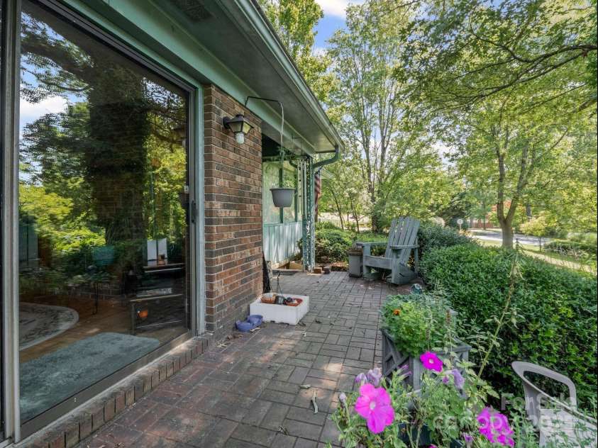 1 Whitehall Lane, Hendersonville, NC 28739.  MLS# CAR4274945, YatesRealty ID 35149. 