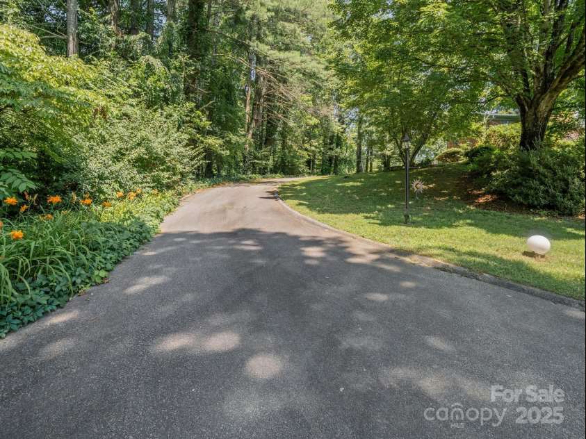 1 Whitehall Lane, Hendersonville, NC 28739.  MLS# CAR4274945, YatesRealty ID 35149. 