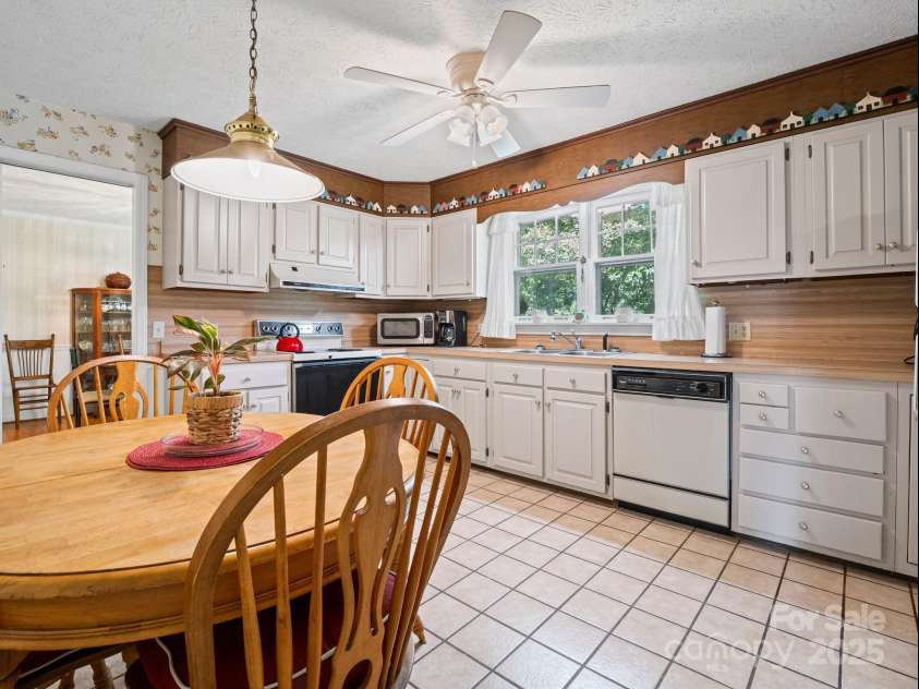 1 Whitehall Lane, Hendersonville, NC 28739.  MLS# CAR4274945, YatesRealty ID 35149. 