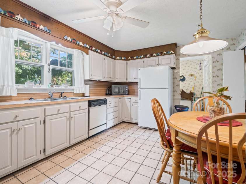 1 Whitehall Lane, Hendersonville, NC 28739.  MLS# CAR4274945, YatesRealty ID 35149. 