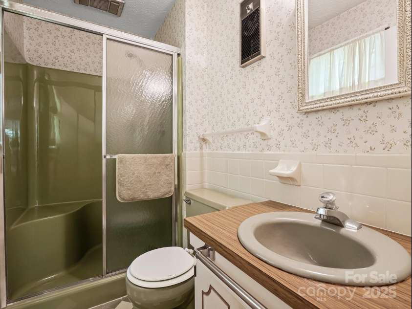 1 Whitehall Lane, Hendersonville, NC 28739.  MLS# CAR4274945, YatesRealty ID 35149. 