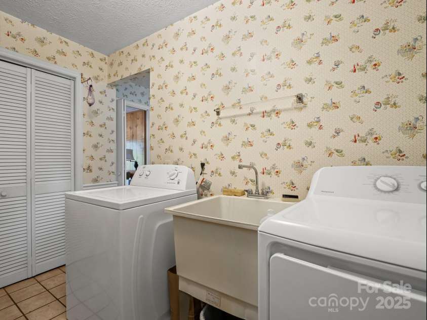 1 Whitehall Lane, Hendersonville, NC 28739.  MLS# CAR4274945, YatesRealty ID 35149. 