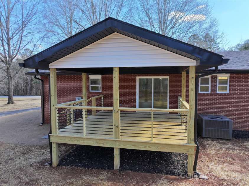 303 Patterson Farm Road, Mooresville, NC 28115.  MLS# CAR4219086, YatesRealty ID 3515. 