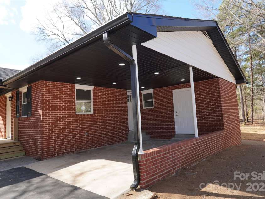 303 Patterson Farm Road, Mooresville, NC 28115.  MLS# CAR4219086, YatesRealty ID 3515. 