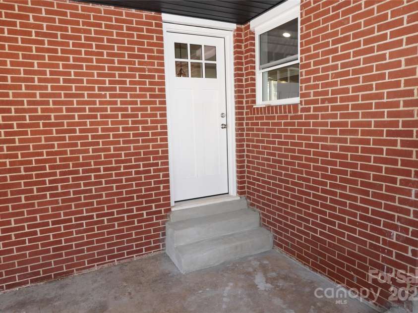 303 Patterson Farm Road, Mooresville, NC 28115.  MLS# CAR4219086, YatesRealty ID 3515. 