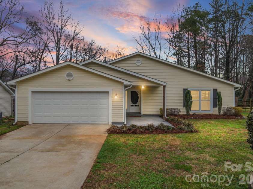 9357 Aylesbury Lane, Mint Hill, NC 28227.  MLS# CAR4353783, YatesRealty ID 3515. 