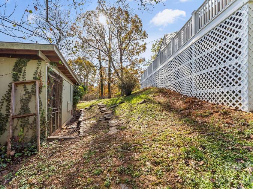 325 Dogwood Lane, Marion, NC 28752.  MLS# CAR4392988, YatesRealty ID 35150. 