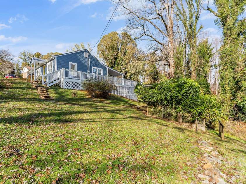 325 Dogwood Lane, Marion, NC 28752.  MLS# CAR4392988, YatesRealty ID 35150. 