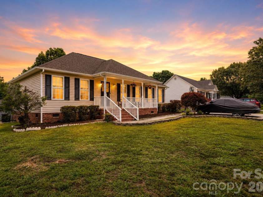 1668 Quail Rush Drive, Rock Hill, SC 29730.  MLS# CAR4393816, YatesRealty ID 35151. 