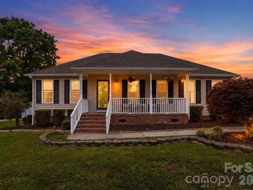 1668 Quail Rush Drive, Rock Hill, SC 29730.  MLS# CAR4393816, YatesRealty ID 35151. Welcome to 1668 Quail Rush Dr.