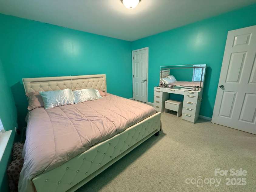 11001 Dulin Creek Boulevard, Charlotte, NC 28215.  MLS# CAR4287097, YatesRealty ID 35152. 3rd Bedroom