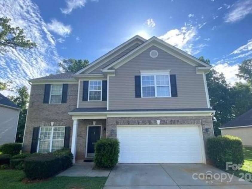 11001 Dulin Creek Boulevard, Charlotte, NC 28215.  MLS# CAR4287097, YatesRealty ID 35152. 