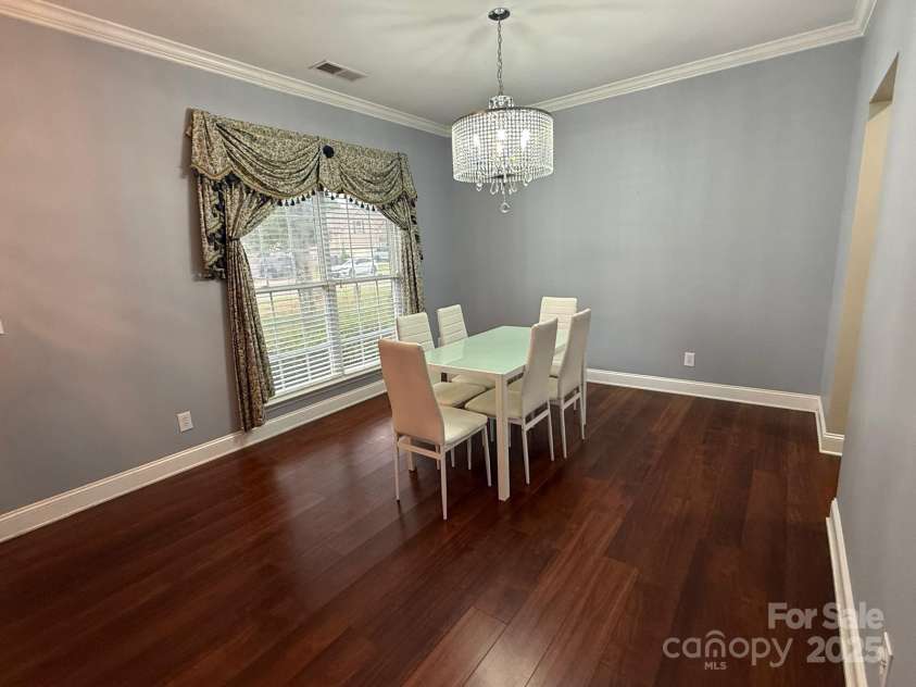 11001 Dulin Creek Boulevard, Charlotte, NC 28215.  MLS# CAR4287097, YatesRealty ID 35152. Dining Room