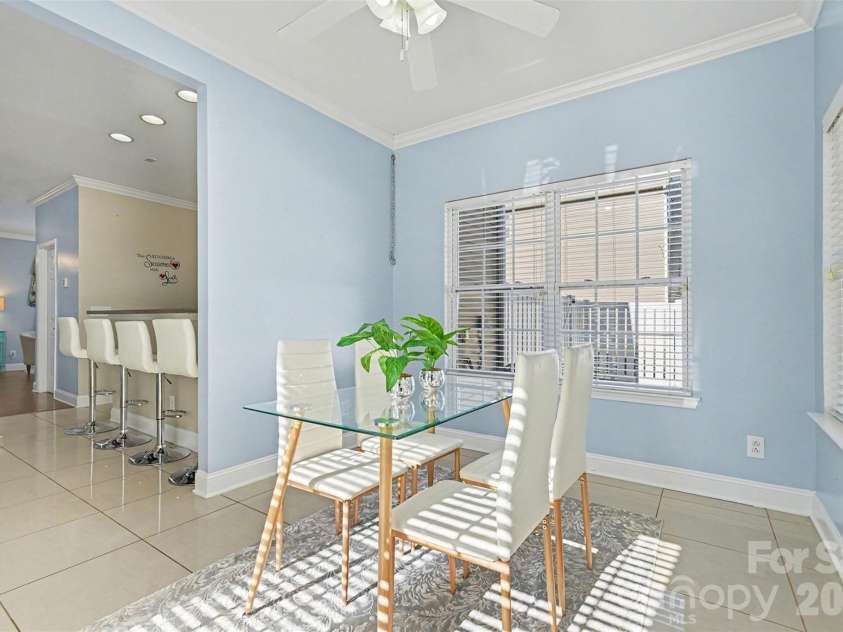 11001 Dulin Creek Boulevard, Charlotte, NC 28215.  MLS# CAR4287097, YatesRealty ID 35152. Four Season Room