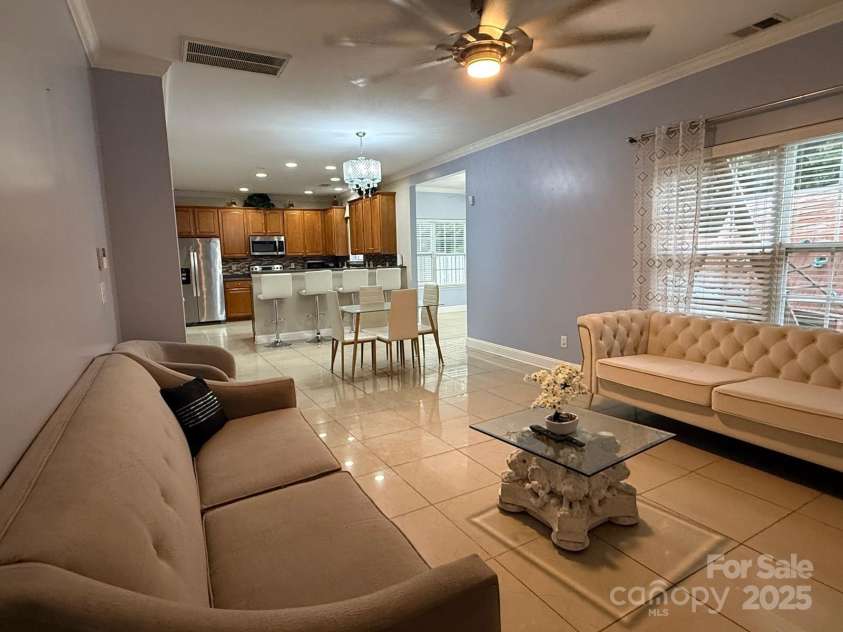 11001 Dulin Creek Boulevard, Charlotte, NC 28215.  MLS# CAR4287097, YatesRealty ID 35152. Living Room