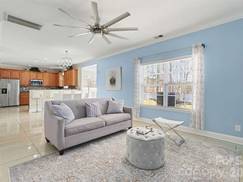 11001 Dulin Creek Boulevard, Charlotte, NC 28215.  MLS# CAR4287097, YatesRealty ID 35152. Living Room