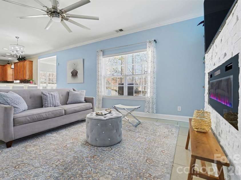 11001 Dulin Creek Boulevard, Charlotte, NC 28215.  MLS# CAR4287097, YatesRealty ID 35152. Living Room