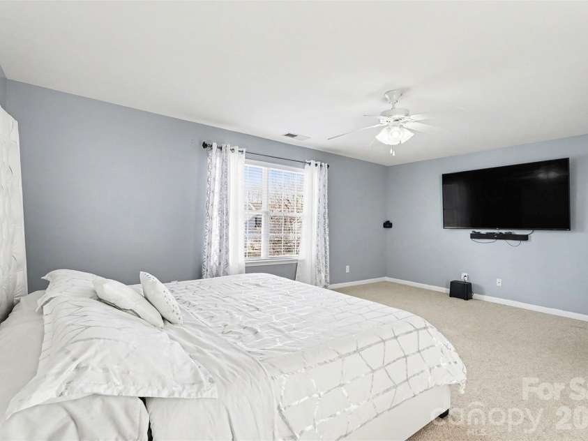 11001 Dulin Creek Boulevard, Charlotte, NC 28215.  MLS# CAR4287097, YatesRealty ID 35152. Owner's Bedroom