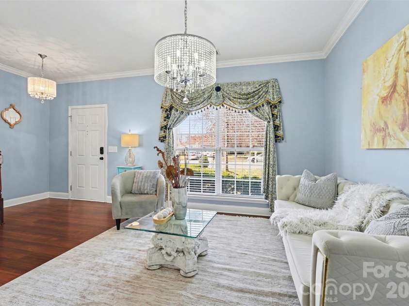 11001 Dulin Creek Boulevard, Charlotte, NC 28215.  MLS# CAR4287097, YatesRealty ID 35152. Sitting Area