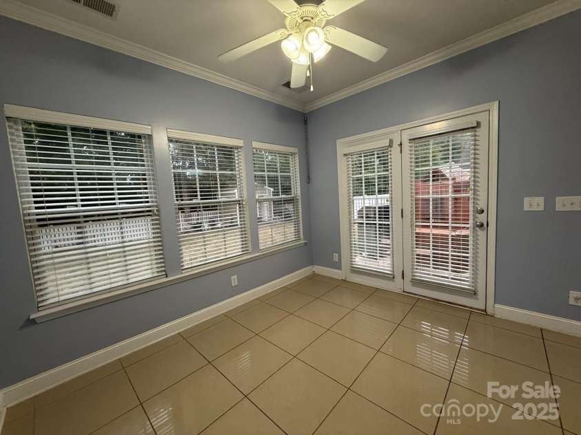 11001 Dulin Creek Boulevard, Charlotte, NC 28215.  MLS# CAR4287097, YatesRealty ID 35152. Solarium