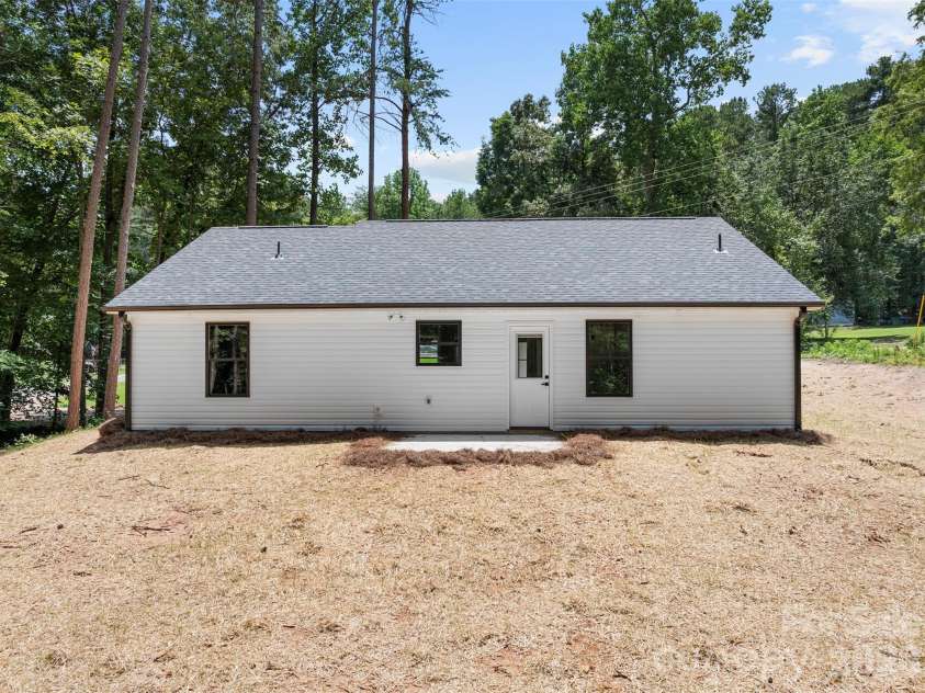 1733 Rollingwood Drive, Kannapolis, NC 28081.  MLS# CAR4399474, YatesRealty ID 35154. 