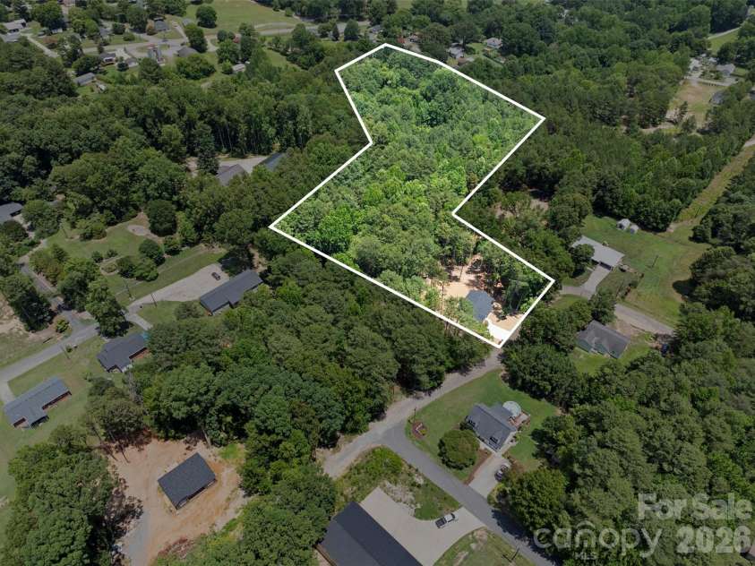 1733 Rollingwood Drive, Kannapolis, NC 28081.  MLS# CAR4399474, YatesRealty ID 35154. 