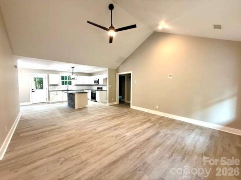 1733 Rollingwood Drive, Kannapolis, NC 28081.  MLS# CAR4399474, YatesRealty ID 35154. Living Room